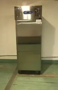 מקרר נירוסטה של חברת סופר נירוסטה